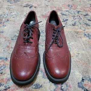 Nice Womens Maroon/Burgundy wing tipa- Boemas
